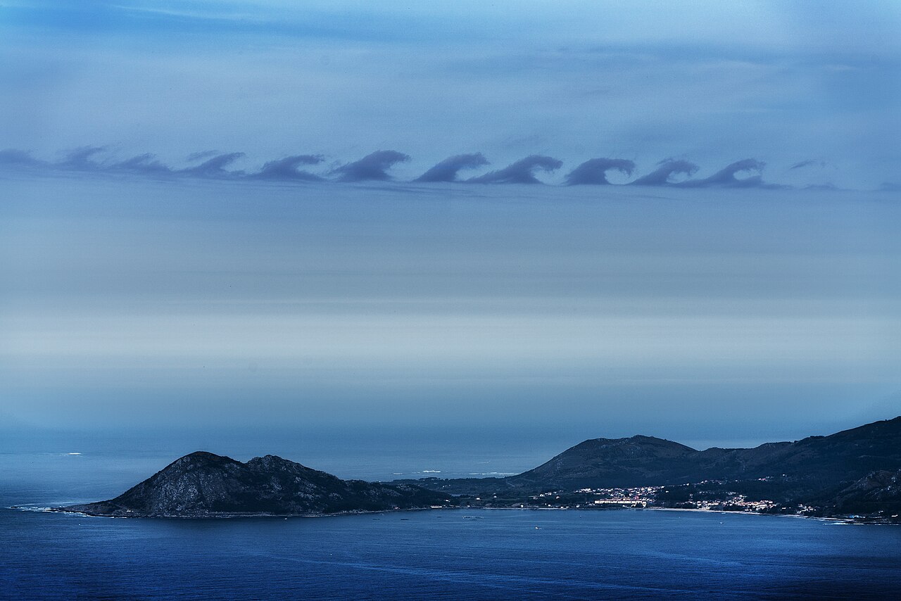 Nubes de Kelvin-Helmholtz Kelvin-Helmholtz Clouds (40846169194).jpg