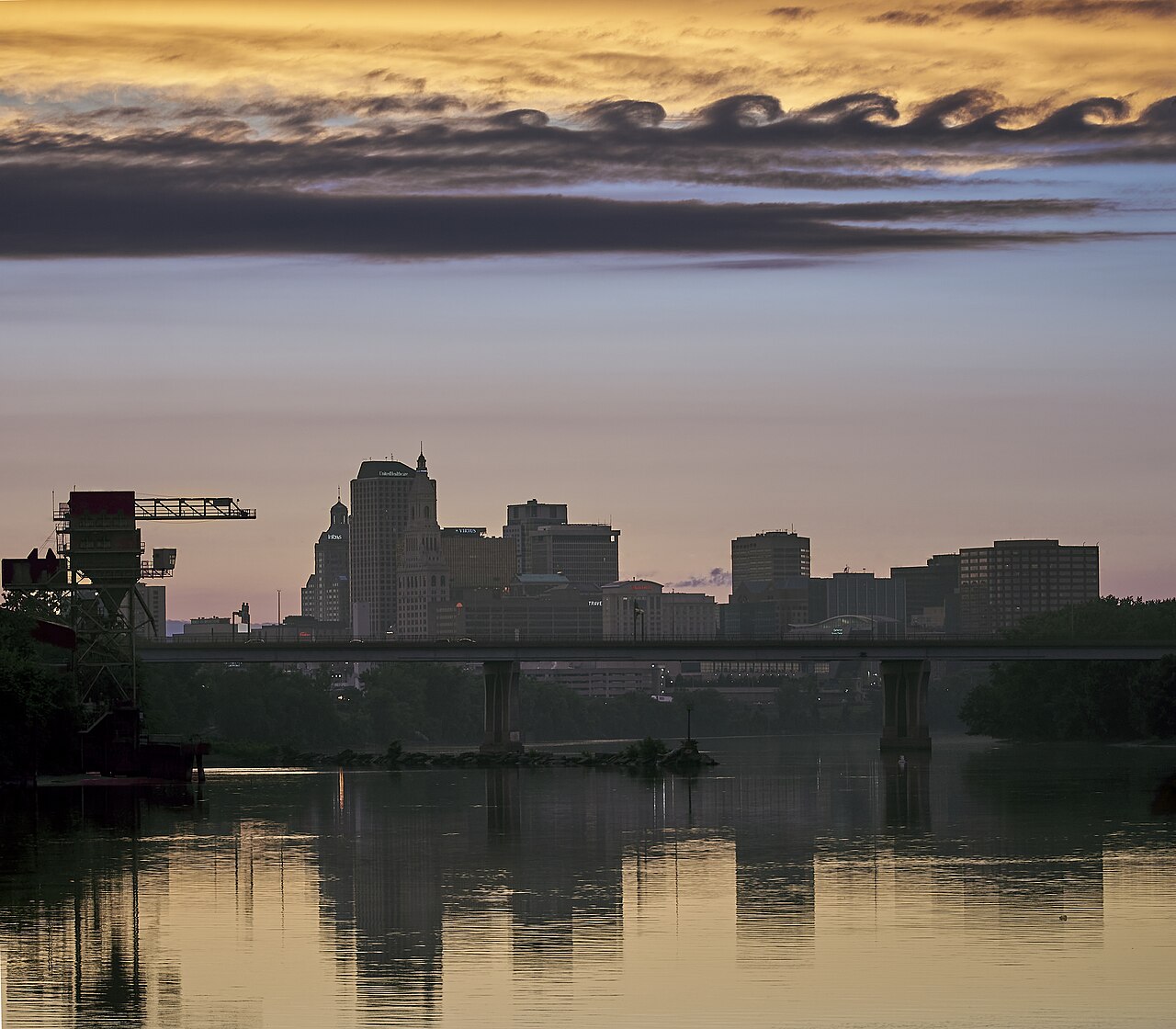 Kelvin Helmholtz cloud formation during Hartford sunset.jpg