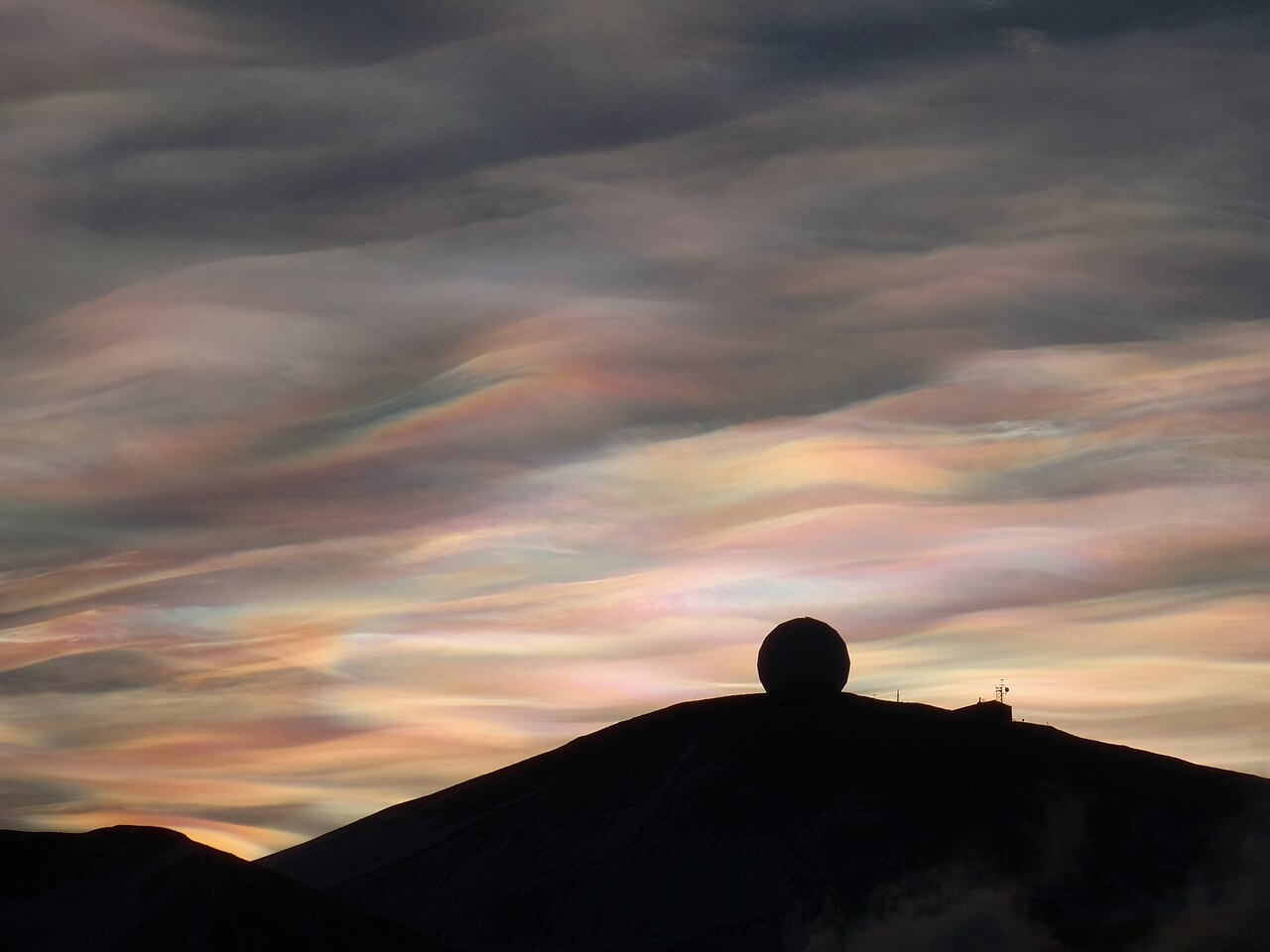 Nacreous clouds Antarctica.jpg