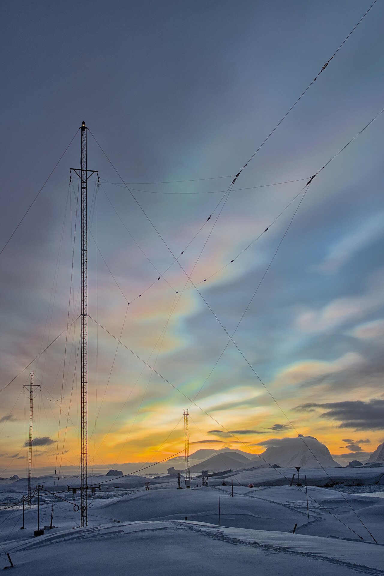 Polar stratospheric clouds.jpg