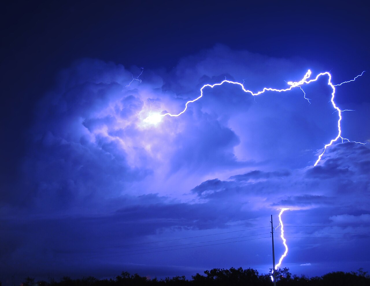 Lightning in Dallas 2015.jpg