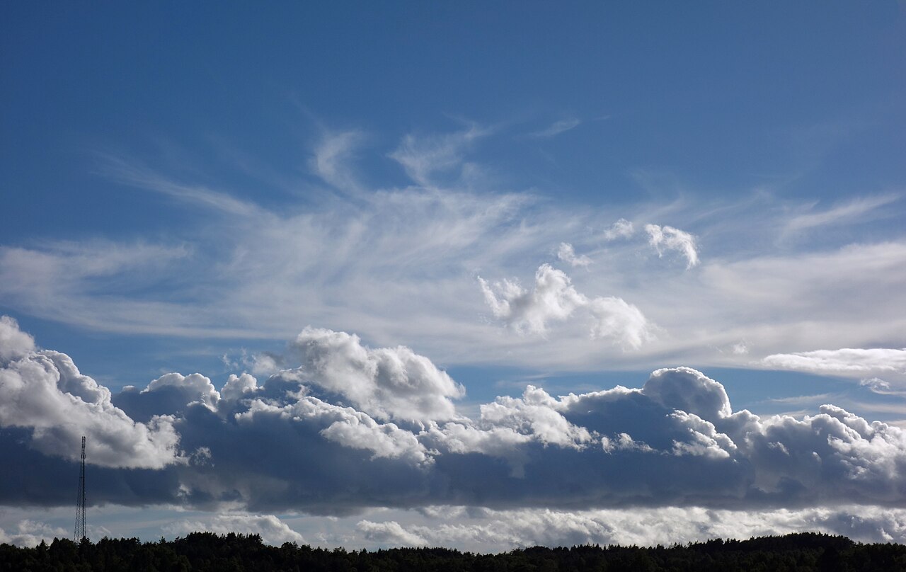 Cumulus and cirrostratus over Gåseberg.jpg
