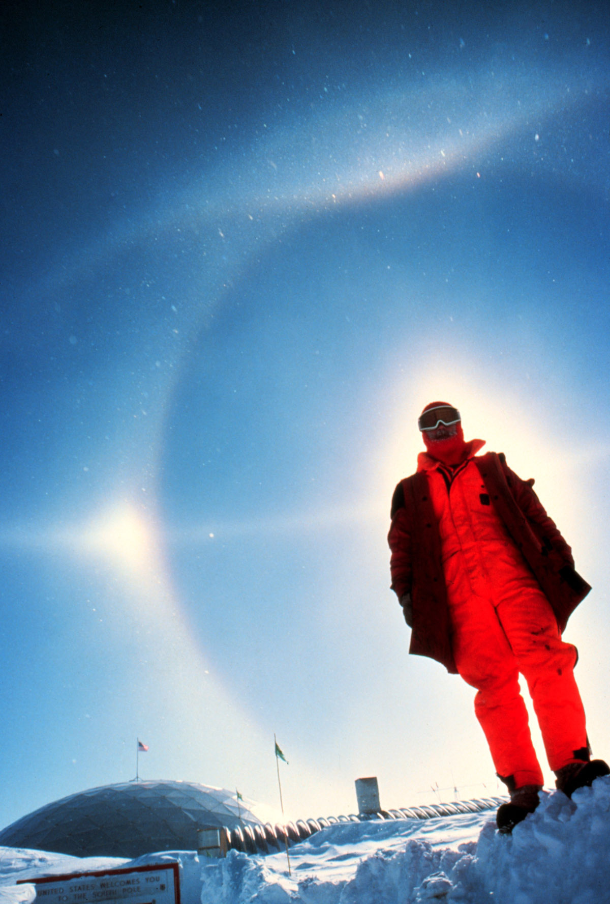 Sun halo optical phenomenon edit.jpg