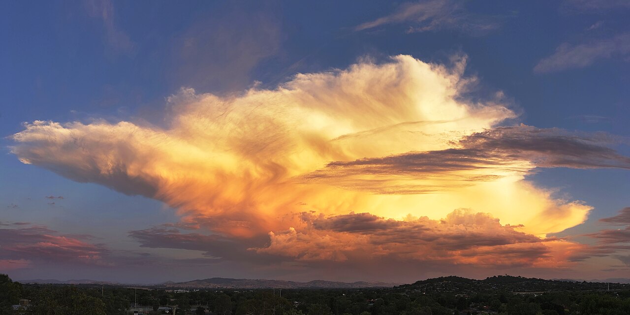 Cumulonimbus sunset panorama, Albury NSW Australia.jpg