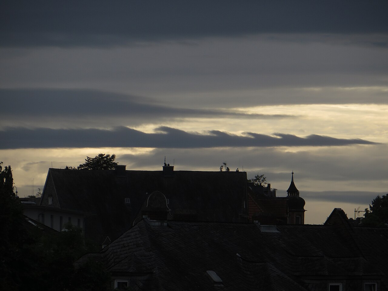 Stratocumulus fluctus südwestlich von Limburg.jpg