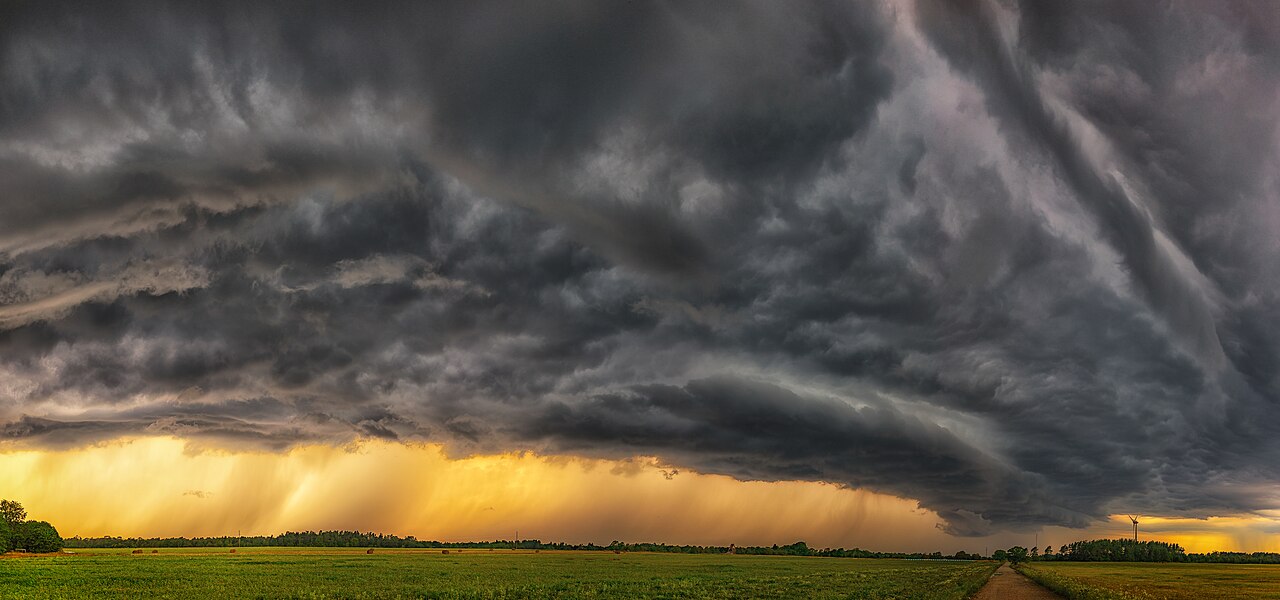 Riiulpilv - Shelf cloud (2) copy.jpg