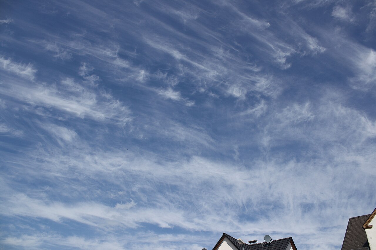 Cirrus uncinus und Cirrus fibratus II.jpg