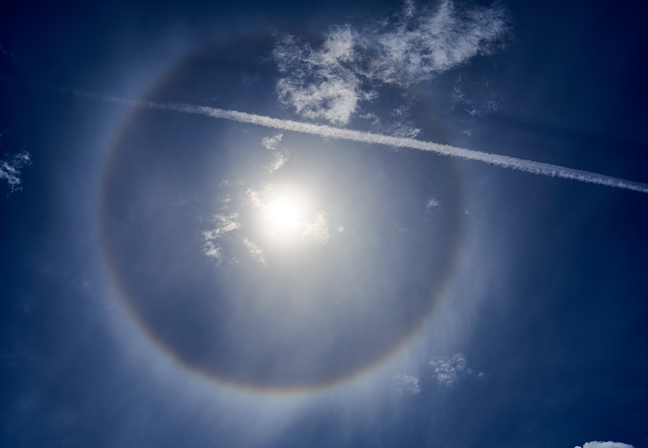 22 Degree Halo ove Abel Tasman, New Zealand.png